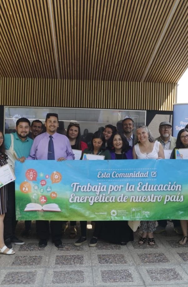 Educaci%C3%B3n oficial 600x917