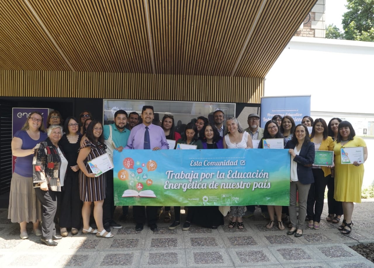 Educaci%C3%B3n oficial