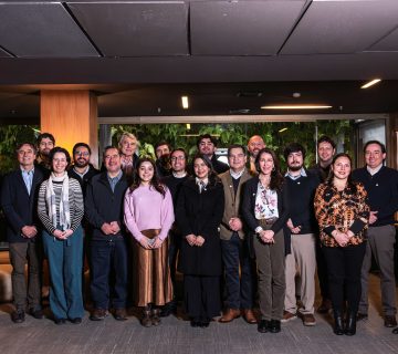 Foto grupal con invitados 360x320
